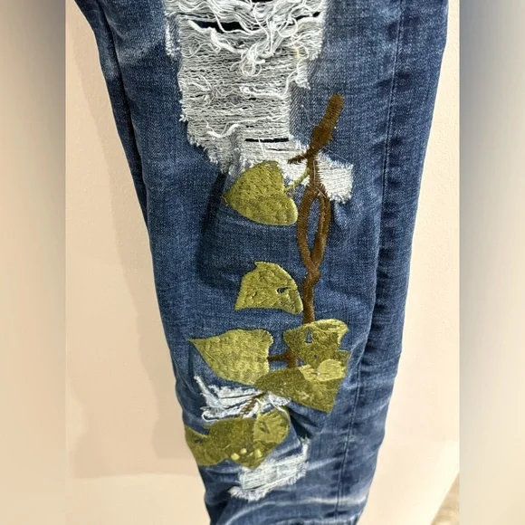 Stylish Blue Jeans with Olive Embroidered Accents - Picture 9 of 16